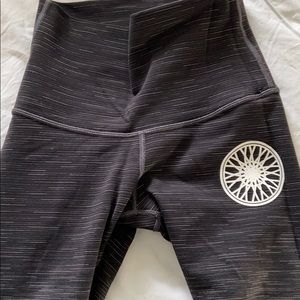 Ombré black/ white lulu SoulCycle leggings